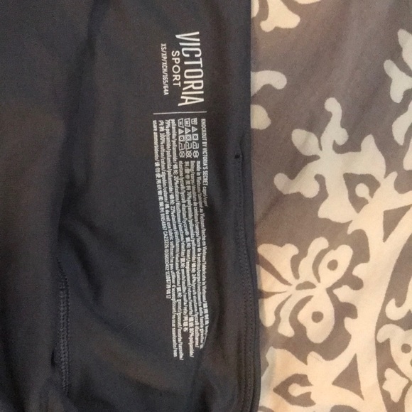 Knockout VS Sport Capri Leggings - Picture 3 of 3